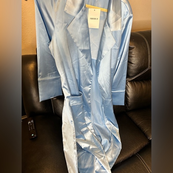 Light Blue Satin Robe - Picture 5 of 9